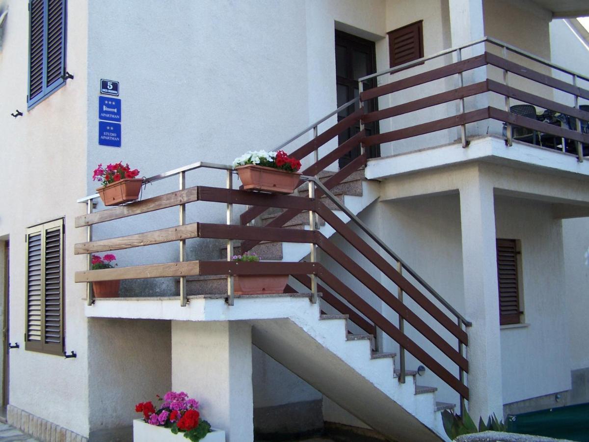 Apartments By The Sea Novalja, Pag - 18154 Экстерьер фото